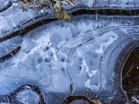 Wellenförmige Strukturen in der Eisschicht